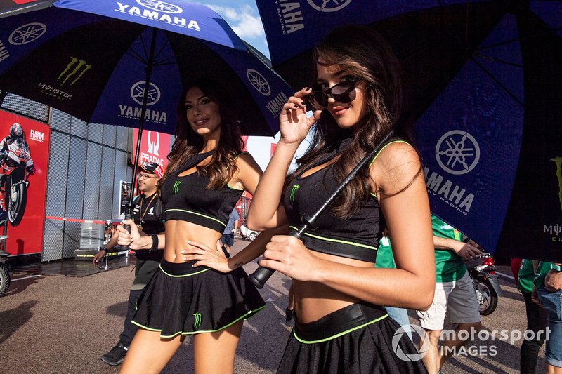 Девушки заводской команды Yamaha