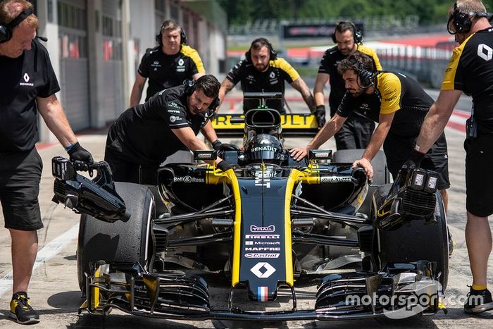 Guanyu Zhou, Academia Renault Sport, prueba el Renault 2017 F1