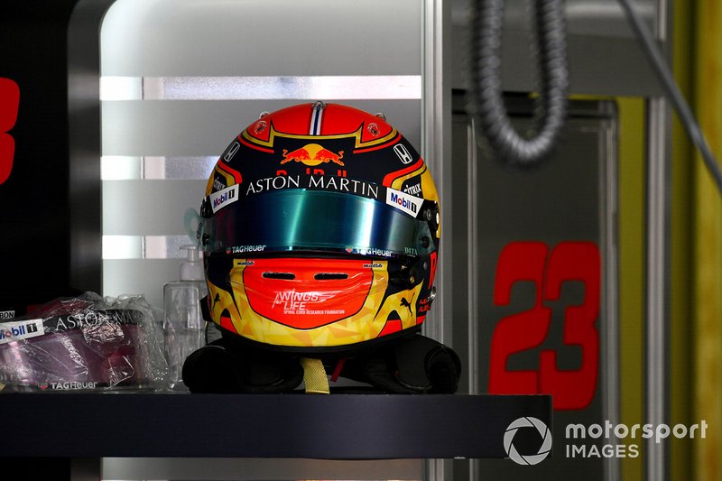 Casco de Alex Albon, Red Bull Racing