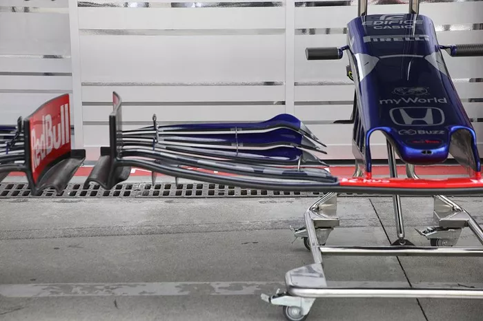Asa dianteira da Toro Rosso