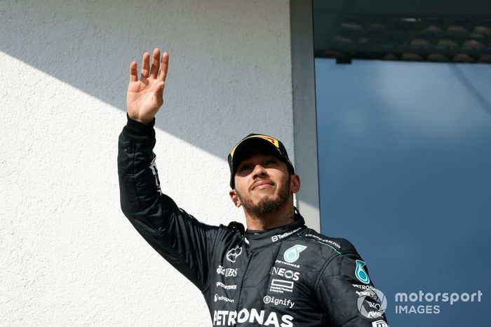 Lewis Hamilton, Mercedes-AMG F1 Team, 3ª posición, sube al podio