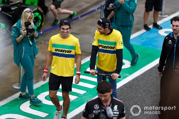 Lance Stroll, Aston Martin F1 Team, Esteban Ocon, Alpine F1 Team, antes da corrida em memória de Senna