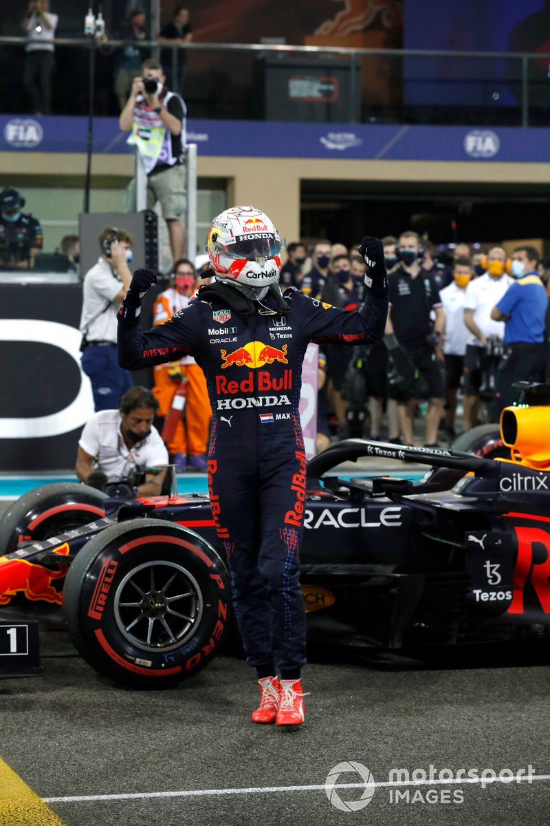Ganador de la pole Max Verstappen, Red Bull Racing RB16B