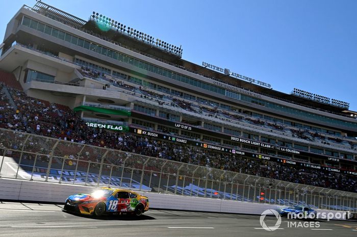Kyle Busch, Joe Gibbs Racing, Toyota Camry M&M's and Daniel Suarez, TrackHouse Racing, Chevrolet Camaro Freeway Insurance