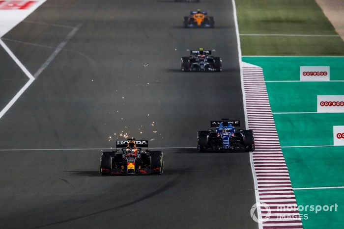 Max Verstappen, Red Bull Racing RB16B, Fernando Alonso, Alpine A521