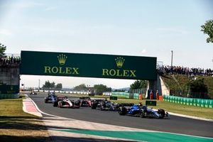 Alex Albon, Williams FW45, George Russell, Mercedes F1 W14, Kevin Magnussen, Haas VF-23, Zhou Guanyu, Alfa Romeo C43.