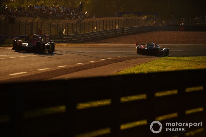 #27 CD Sport Ligier JSP217 - Gibson LMP2 de Christophe Cresp, Mikkel Jensen, Steven Palette, #7 Toyota Gazoo Racing Toyota GR010 Hybrid de Mike Conway, Kamui Kobayashi, José María López