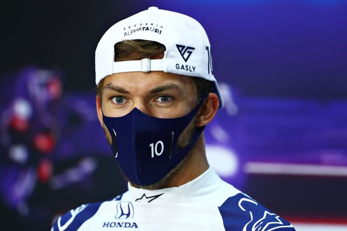 Pierre Gasly, AlphaTauri, en la conferencia de prensa