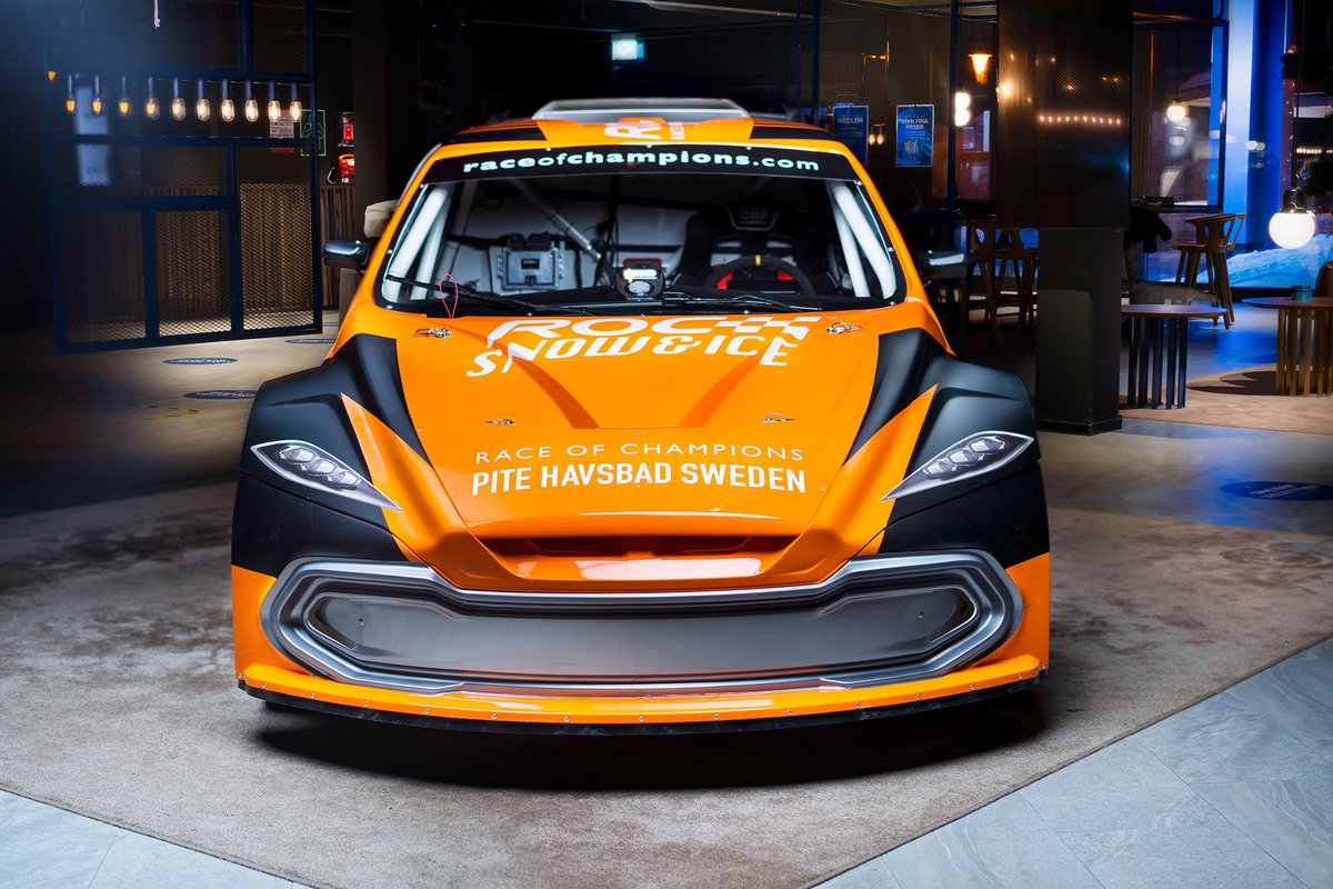 La voiture de rallycross électrique RX2e avec une livrée Race Of Champions