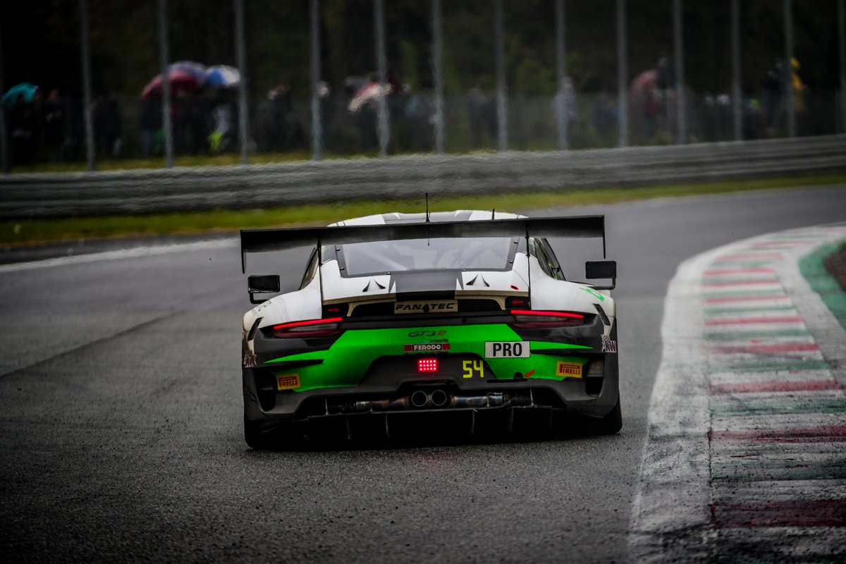 #54 Dinamic Motorsport Porsche 911 GT3-R: Matteo Cairoli, Christian Engelhart, Klaus Bachler