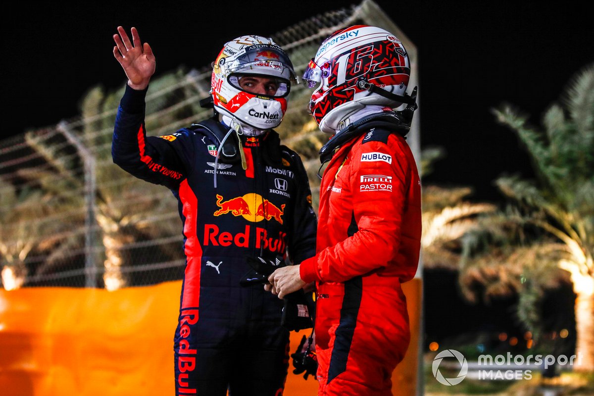 Max Verstappen, Red Bull Racing, e Charles Leclerc, Ferrari, parlano dopo il ritiro