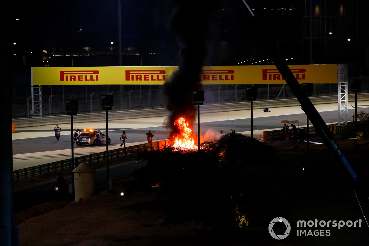 El monoplaza de Romain Grosjean, Haas VF-20 en llamas