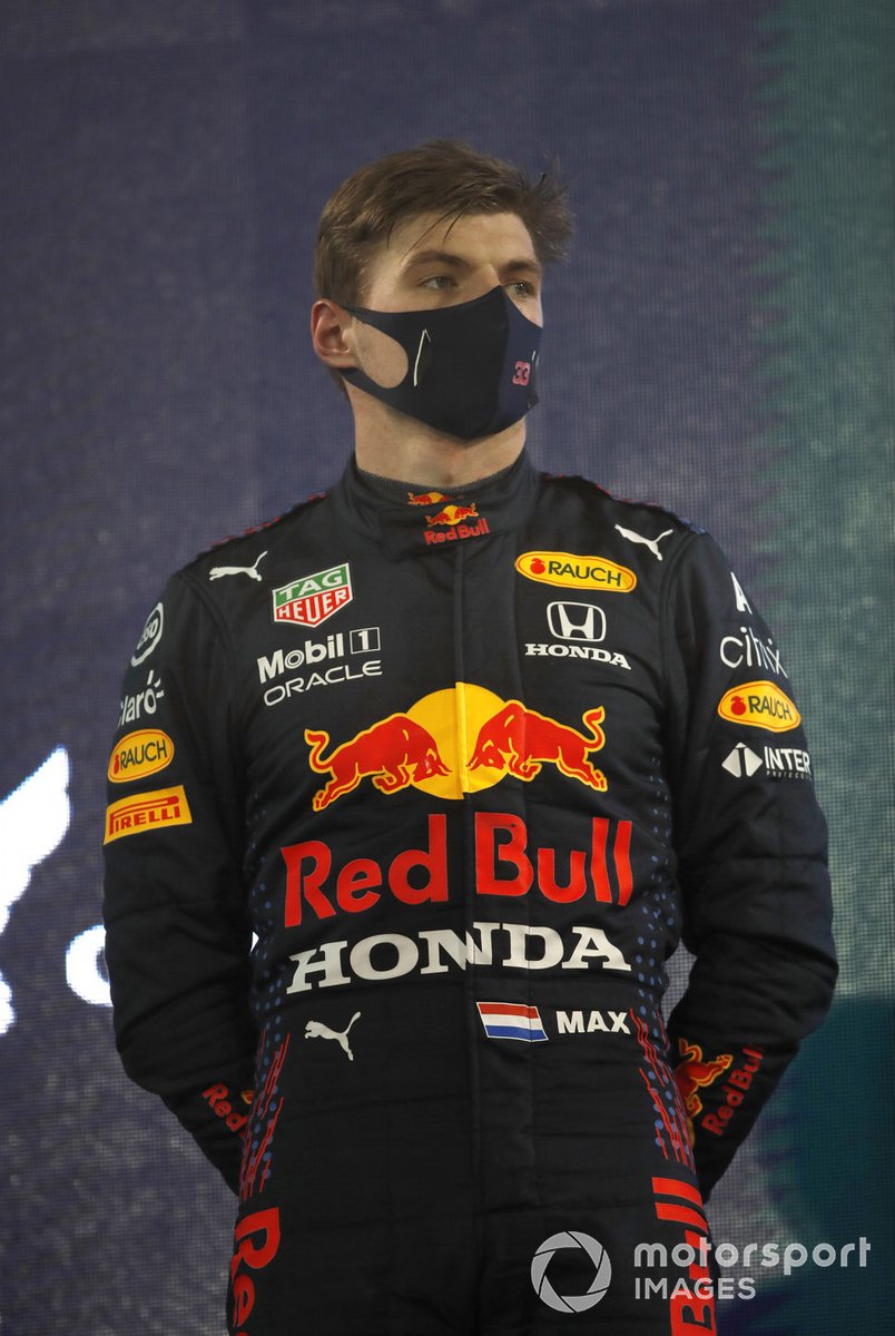 Max Verstappen, Red Bull Racing RB16B secondo, sul podio