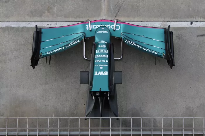 Alerón delantero del Aston Martin AMR21