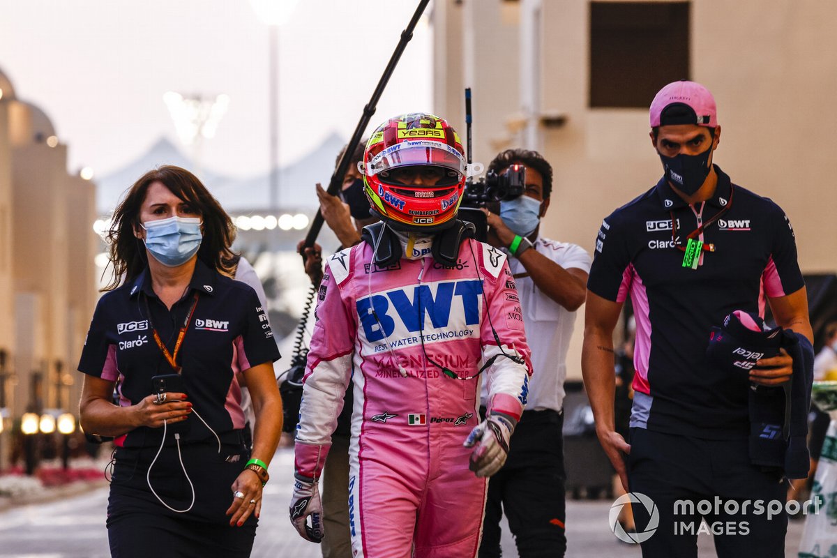 Sergio Pérez, Racing Point, regresa después de retirarse de la carrera