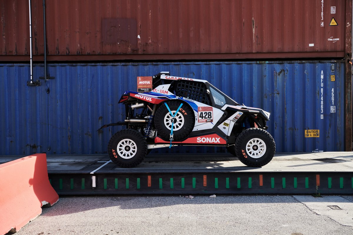 Embarque del Dakar 2021 en Marsella