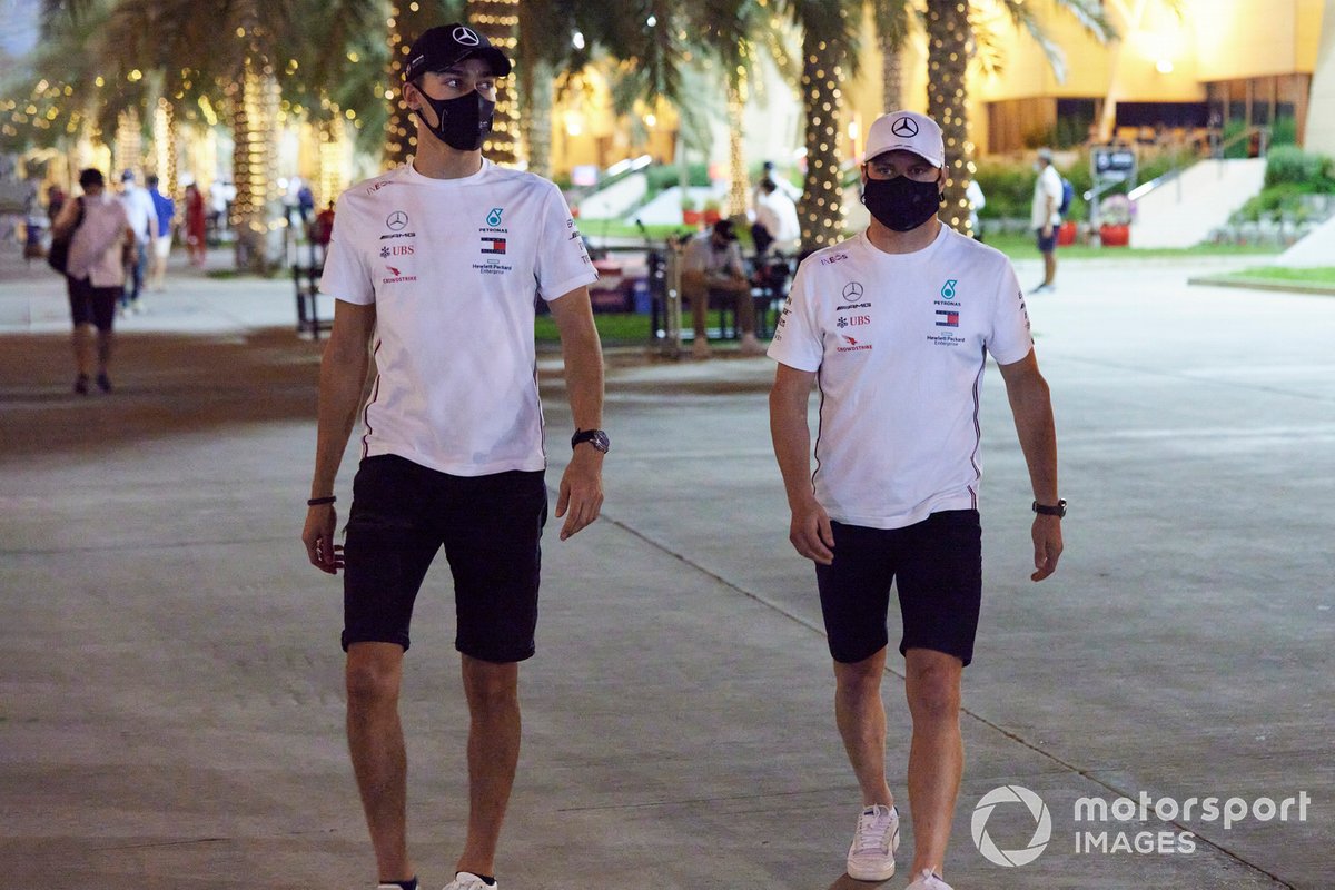 George Russell, Mercedes-AMG F1 y Valtteri Bottas, Mercedes-AMG F1