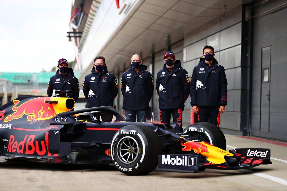 Sergio Perez, Red Bull Racing, Red Bull Racing Team Principal Christian Horner, Adrian Newey, Direttore tecnico Red Bull Racing, Max Verstappen, Red Bull Racing, Alexander Albon, Red Bull Racing