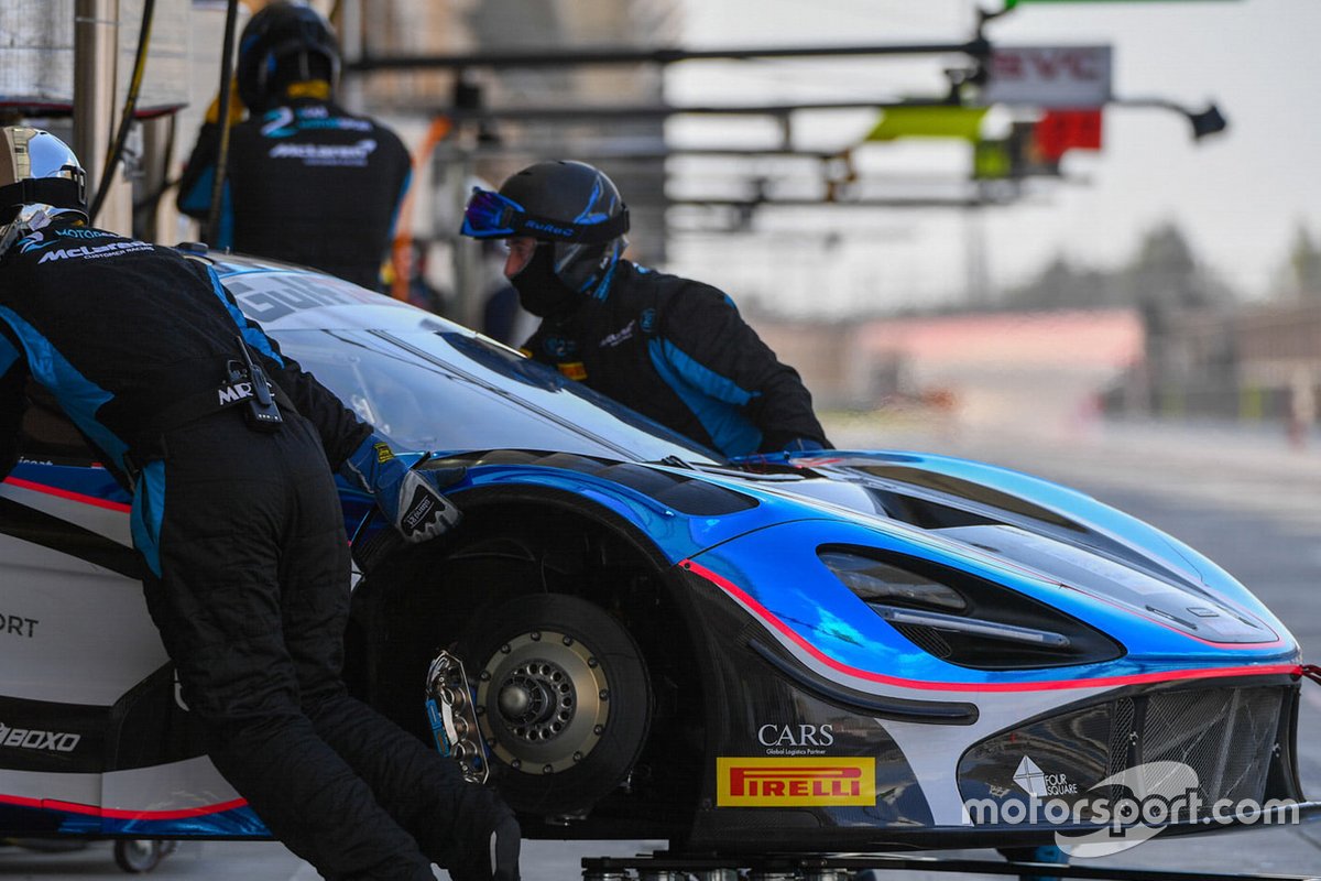 #33 2 Seas Motorsport, McLaren 720S GT3: Isa Bin Abdullah Alkhalifa, Ben Barnicoat, Martin Kodric