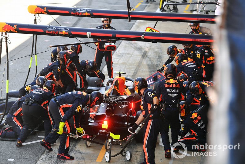 Pierre Gasly, Red Bull Racing RB15, makes a pit stop
