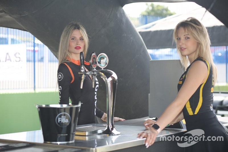 Barista e cameriera