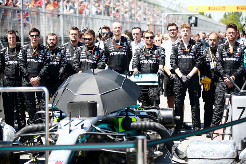 Mercedes mechanics on the grid during the national anthem