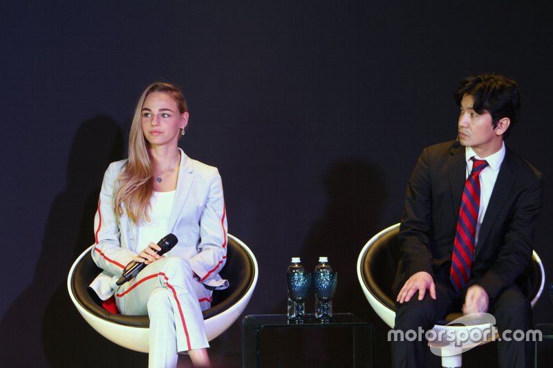 Дар’я Білодід та Нішино Кейсуке, генеральний директор Mitsubishi Motors в Україні