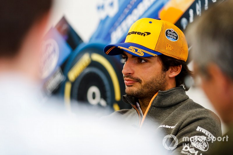 Carlos Sainz Jr., McLaren parle aux médias