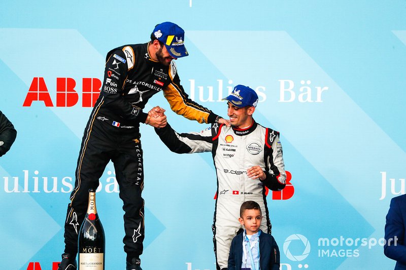 Race winner Jean-Eric Vergne, DS TECHEETAH congratulates Sébastien Buemi, Nissan e.Dams, 3rd position, on the podium
