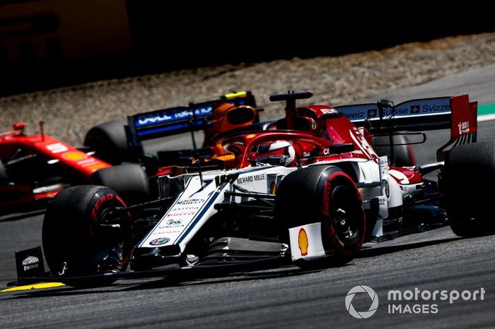 Kimi Raikkonen, Alfa Romeo Racing C38, Lando Norris, McLaren MCL34