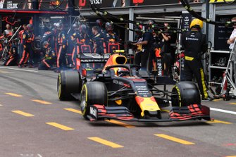 Pierre Gasly, Red Bull Racing RB15, na een pitstop