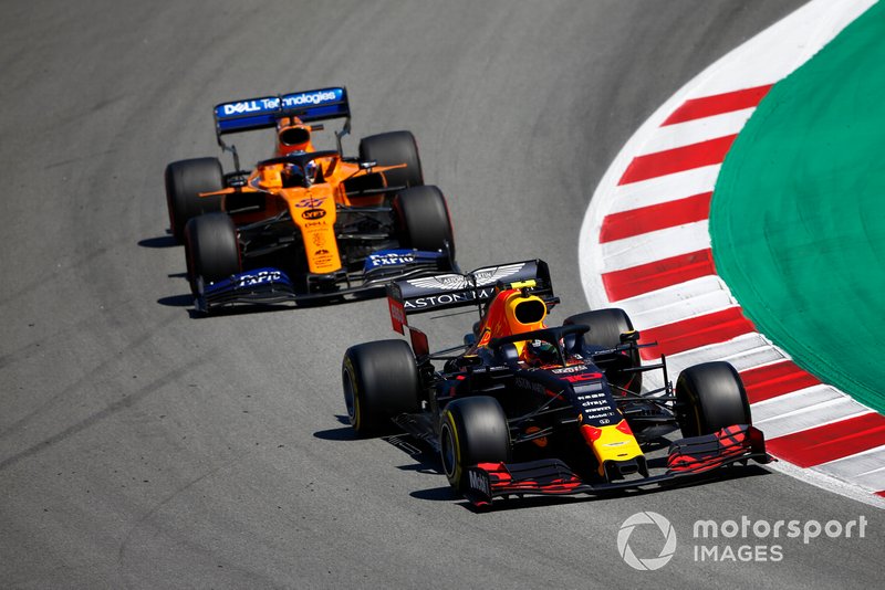 Pierre Gasly, Red Bull Racing RB15, leads Carlos Sainz Jr., McLaren MCL34