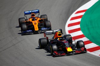 Pierre Gasly, Red Bull Racing RB15, Carlos Sainz Jr., McLaren MCL34