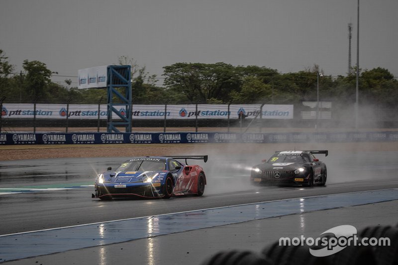 #75 T2 Motorsports Ferrari 488 GT3: David Tjiptobiantoro, Rio Haryanto