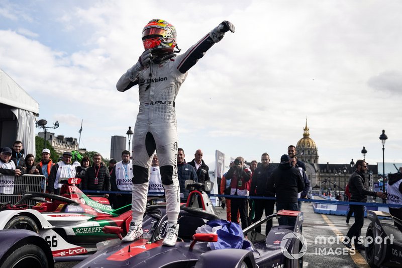 Il vincitore della gara Robin Frijns, Envision Virgin Racing, Audi e-tron FE05