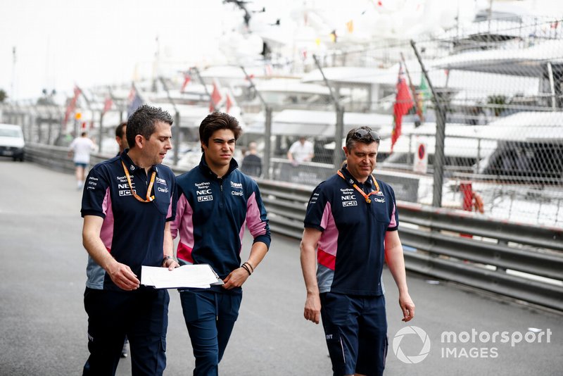 Lance Stroll, Racing Point, ispeziona il circuito