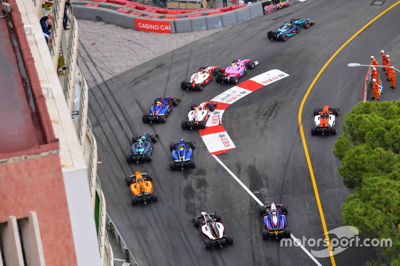 Sergio Sette Camara, Dams, precede Anthoine Hubert, Arden e Mick Schumacher, Prema Racing all'inizio