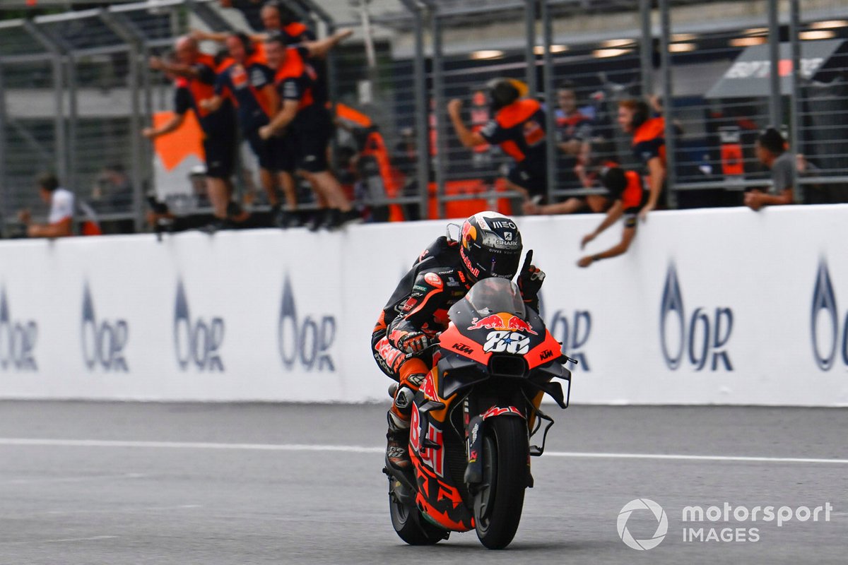 Il vincitore della gara Miguel Oliveira, Red Bull KTM Factory Racing