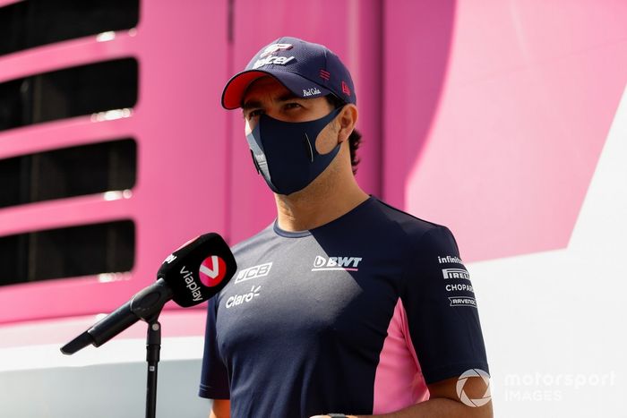 Sergio Perez, Racing Point, habla con la prensa