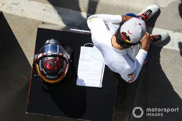 Tercer puesto Carlos Sainz Jr., McLaren en Parc Ferme 