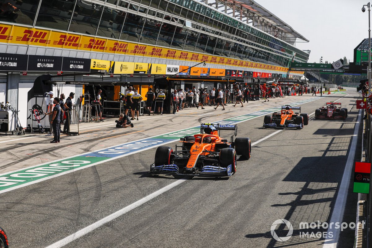 Lando Norris, McLaren MCL35, Carlos Sainz Jr., McLaren MCL35