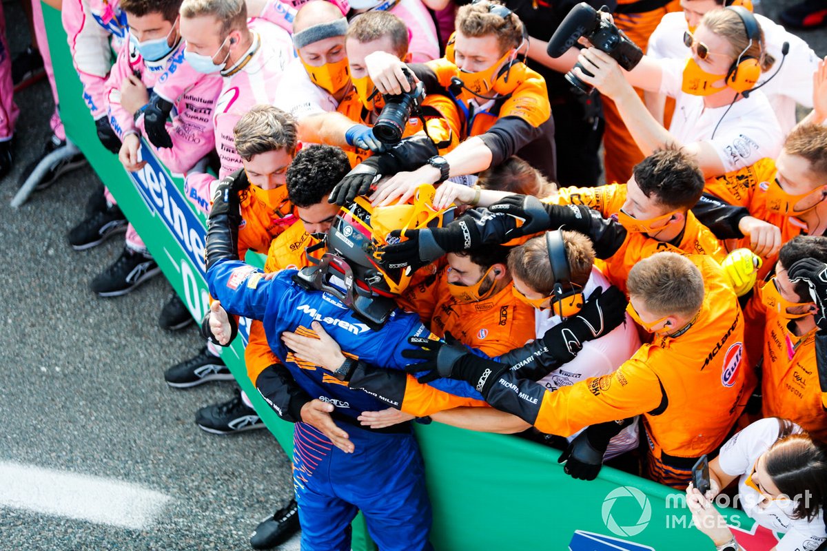 Segundo lugar Carlos Sainz Jr., McLaren, en Parc Ferme
