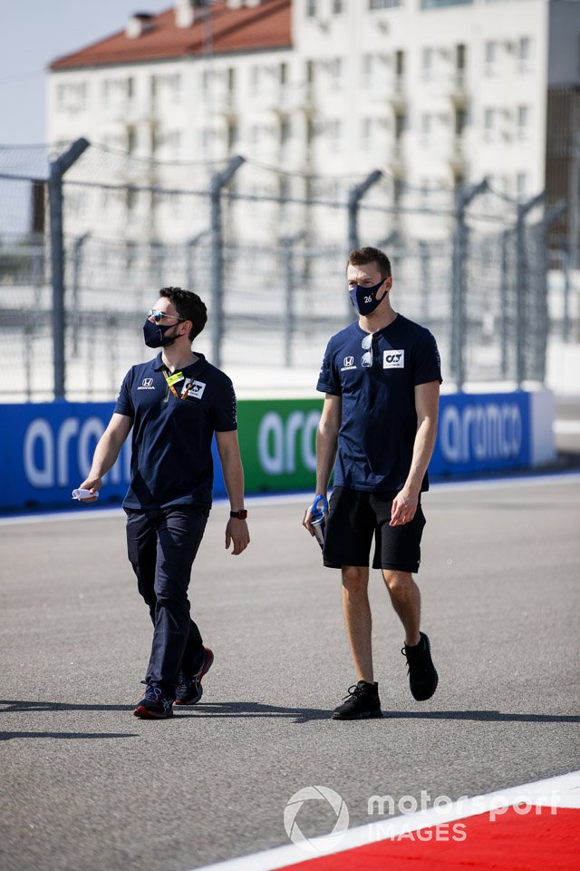 Daniil Kvyat, AlphaTauri, recorre la pista
