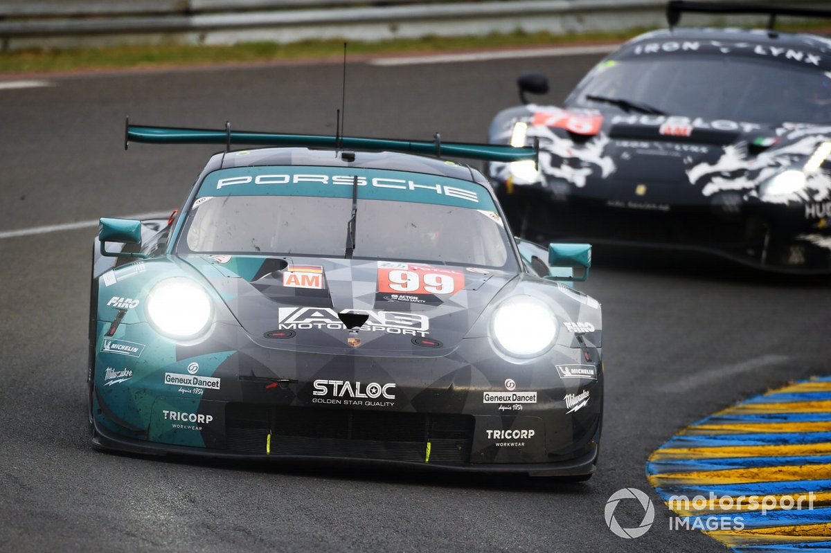 #99 Dempsey-Proton Racing Porsche 911 RSR: Vutthikorn Inthraphuvasak, Lucas Légeret, Julien Andlauer