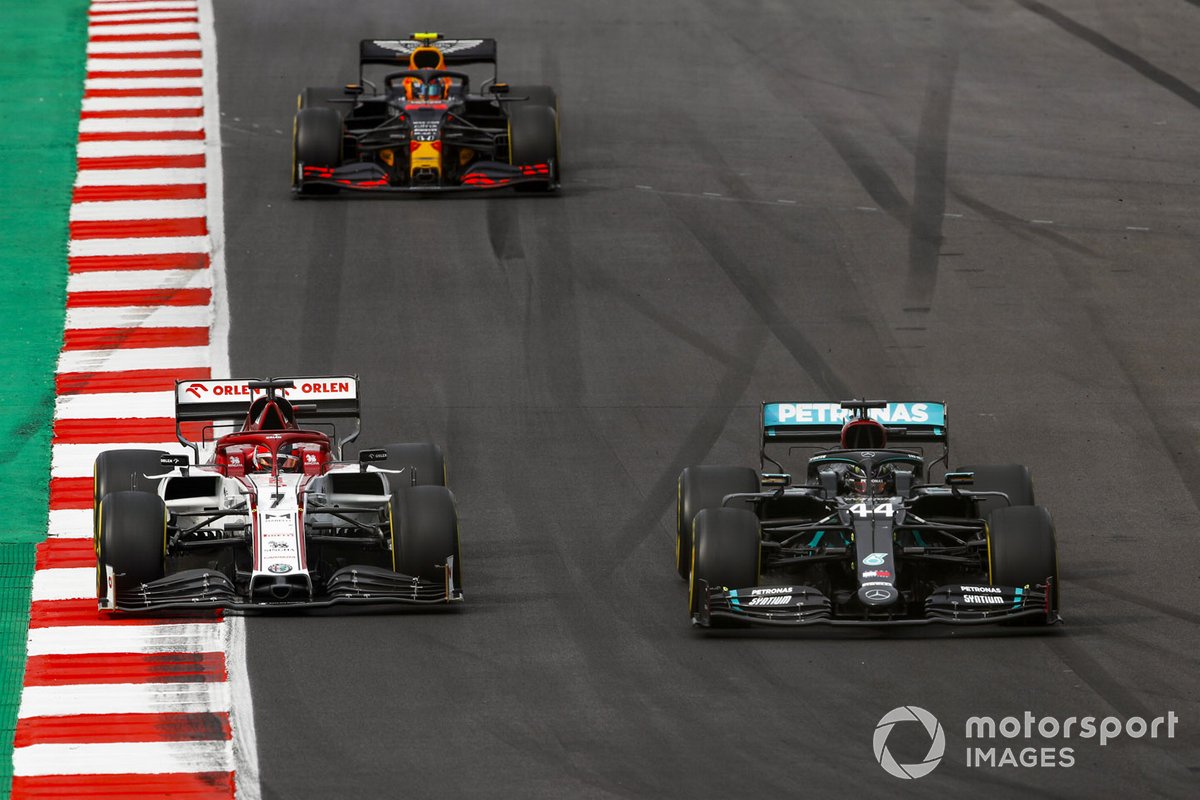 Lewis Hamilton, Mercedes F1 W11, Kimi Raikkonen, Alfa Romeo Racing C39, e Alex Albon, Red Bull Racing RB16