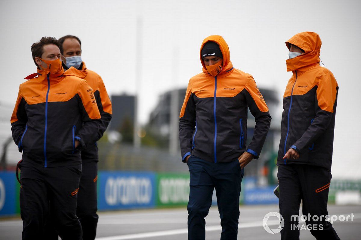 Carlos Sainz Jr., McLaren walks the track