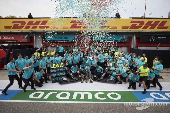 El equipo Mercedes-AMG F1 celebra el séptimo título de constructores