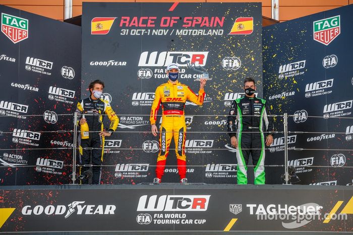 Podio independiente: Ganador Nathanael Berthon, Comtoyou DHL Team Audi Sport Audi RS3 LMS, Gilles Magnus, Comtoyou Racing Audi RS3 LMS, Gábor Kismarty-Lechner, Zengo Motorsport Services KFT CUPRA León Competición TCR