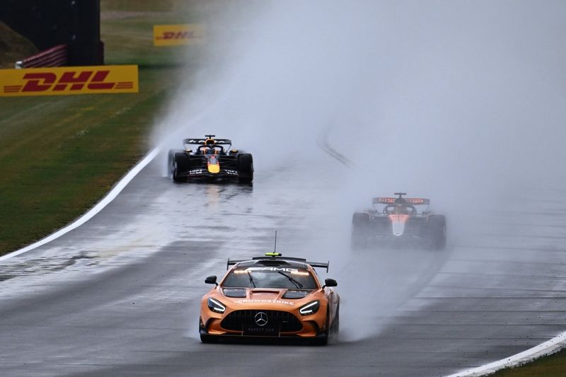 Oscar Piastri, McLaren, Max Verstappen, Red Bull Racing