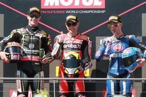 Il secondo classificato Jonathan Rea, Kawasaki Racing, il vincitore Alvaro Bautista, Aruba.it Racing-Ducati Team, il terzo classificato Marco Melandri, GRT Yamaha WorldSBK